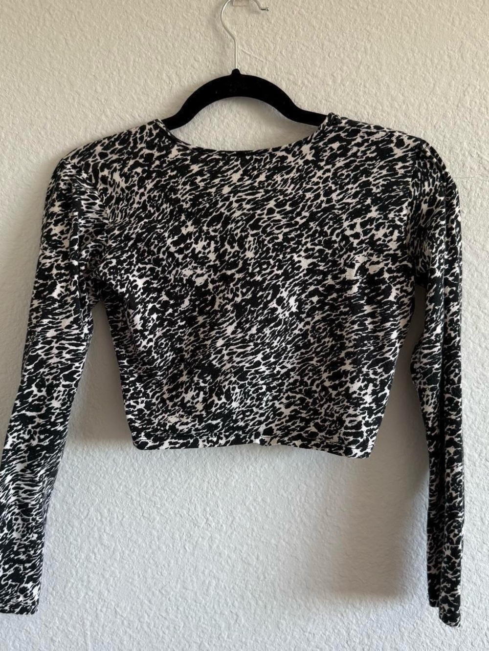 Motel Black & White Open Back Long-Sleeve Crop Top